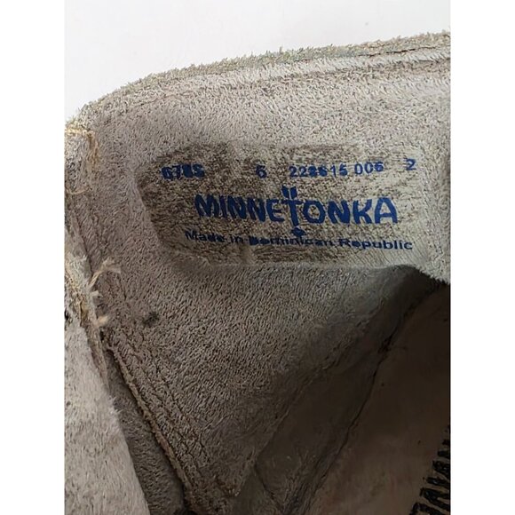 MinneTonka Suede Fringe Ankle Boots With Side Zippers Rivet Details & Rubber Sol - Picture 5 of 12